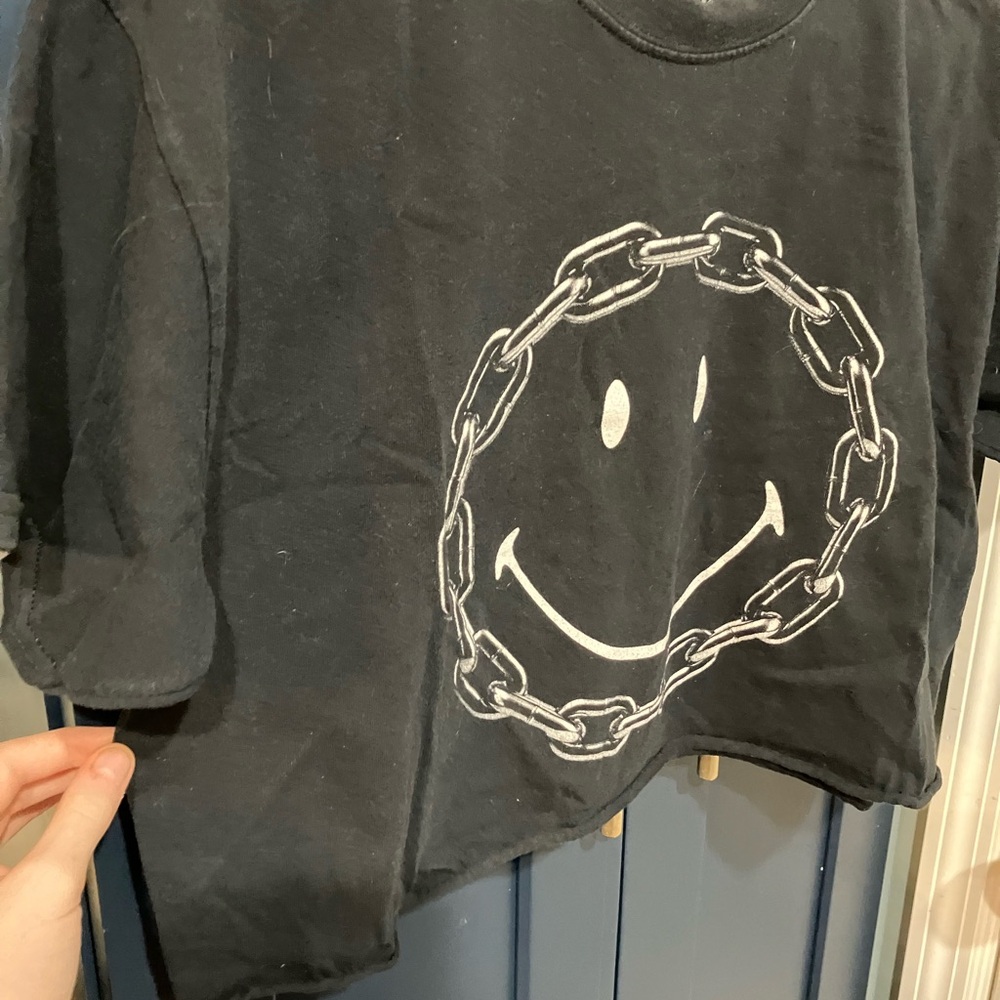 Alternative Smiley T-Shirt - Picture 2 of 6